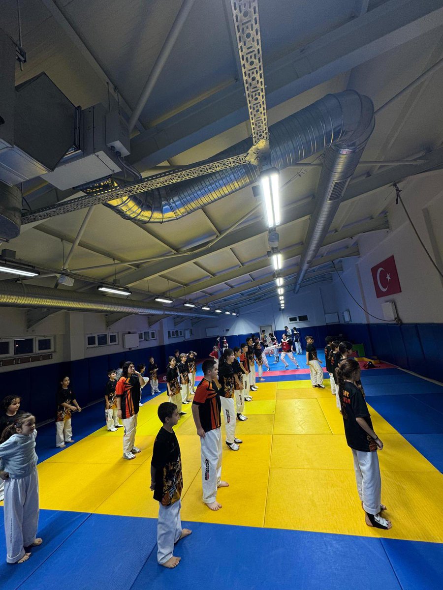 Taekwondo Performans Gruplarının Akşam Antrenmanları Devam Ediyor