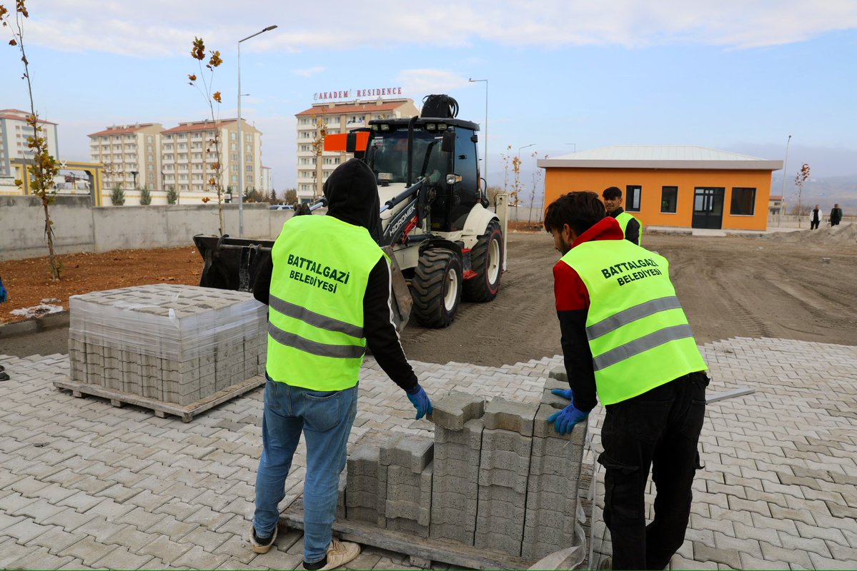 Battalgazi İlçesinde Okul Bahçesi Yenilendi