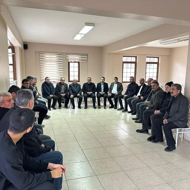 Cumhuriyet İlköğretim Okulu Öğretmenleri, Darende Ülkü Ocakları Yönetim Kurulu Üyesi Halil Ziya Kankuyu'nun Annesi İçin Taziye Ziyaretinde Bulundu