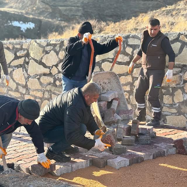 Arapgir Belediyesi Şehir İçi Ulaşımı Düzenliyor: Yeni Kaldırım Projesi Devam Ediyor