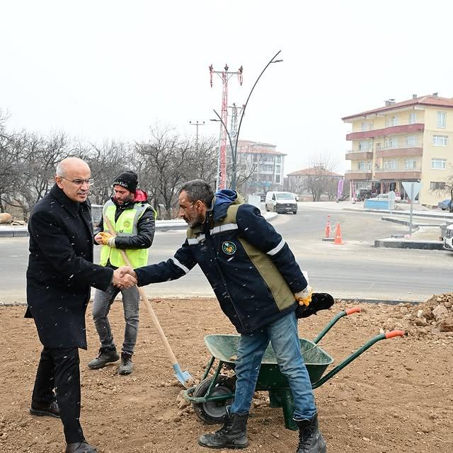 Malatya'da Park Bahçeler Ekipleri Yeşil Alanların Bakımını Üstleniyor