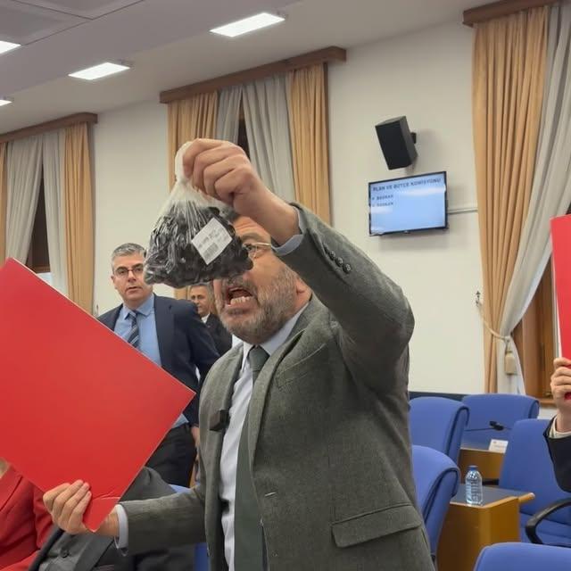 Emekli Maaşlarına Yapılan Zam Eleştirildi