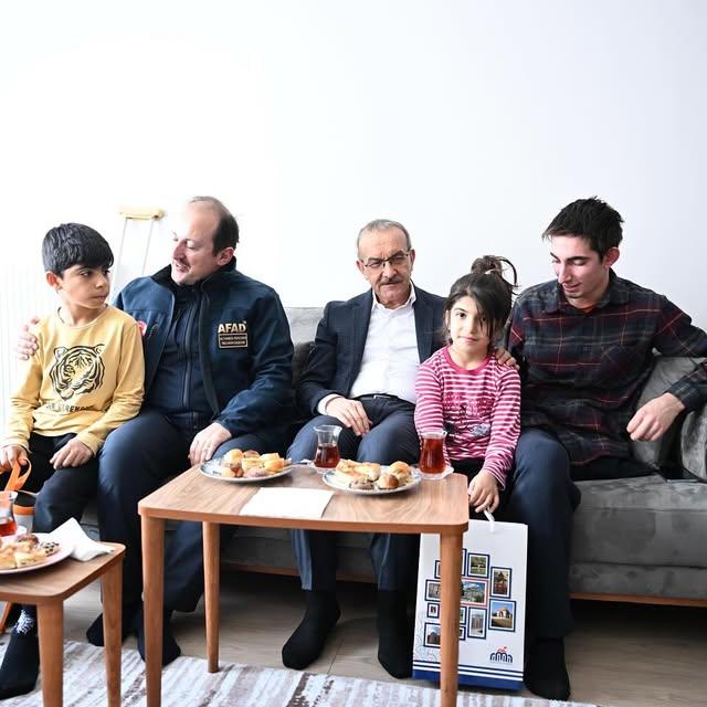 Malatya Valisi Gürbüz Ailesini Ziyaret Etti: Afad Başkanı Pehlivan da Katıldı