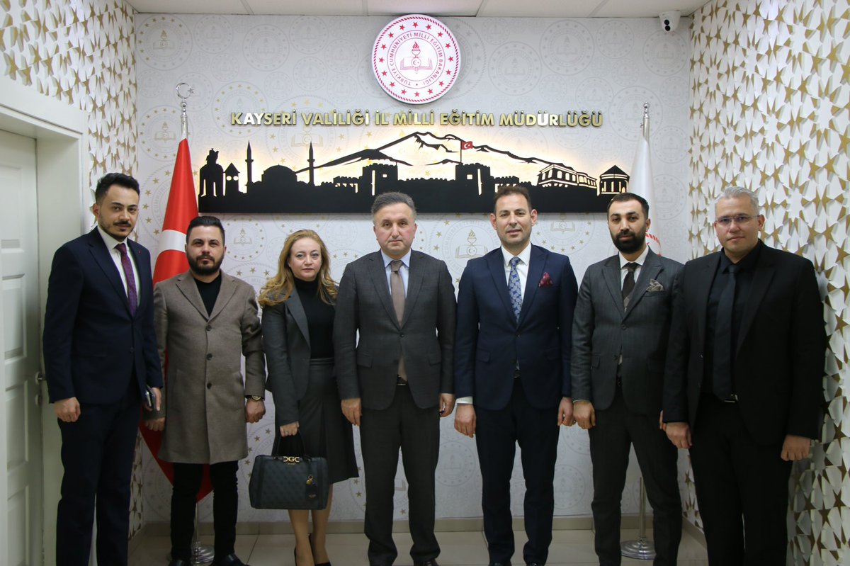 Kayseri'de Eğitim Alanında İlerleme: Yönetim Kurulu Üyelerinin İl Millî Eğitim Müdürlüğünü Ziyareti