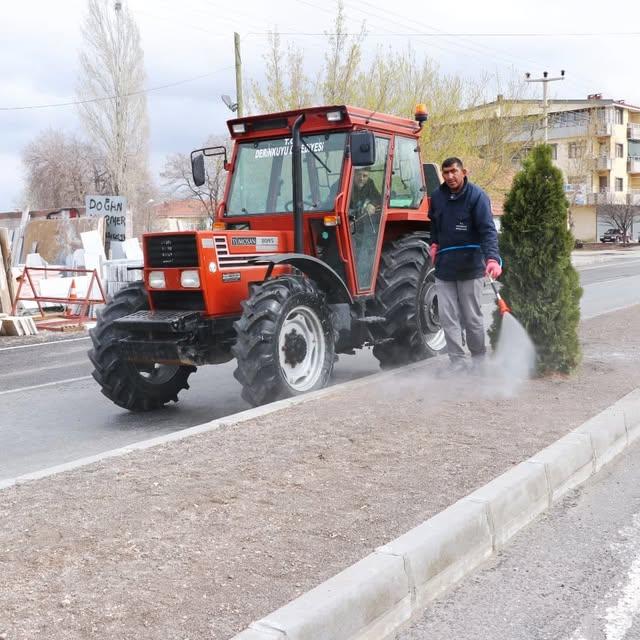 Derinkuyu'da Yabancı Ot İlaçlama Çalışmaları Başladı