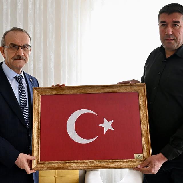 Malatya Valisi Yavuz, Şehit Er Hasan Karagülle'nin Ailesini Ziyaret Etti