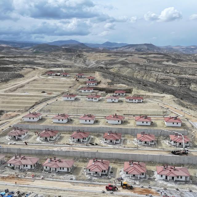 Malatya Valiliği, Yenice Mahallesi'ndeki Betonarme Konut Projesini İnceledi