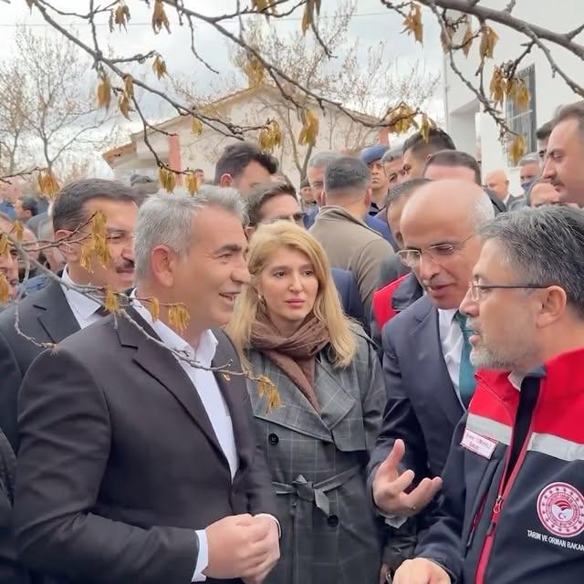 Tarım Bakanı Yumaklı Malatya'da Tarım Ürünleri Durumunu Değerlendirdi
