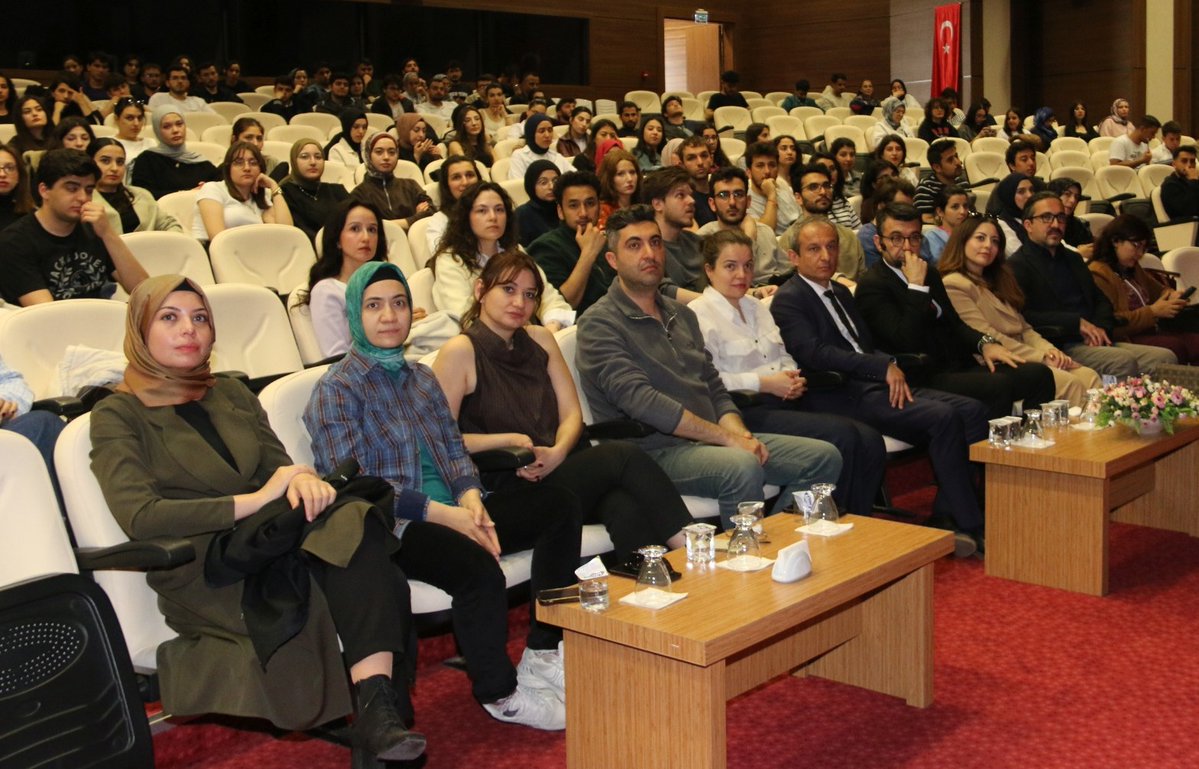 NEVÜ Diş Hekimliği Fakültesi ve Genç Diş Hekimliği Derneği'nin İş Birliğiyle Denttalk Etkinliği Düzenlendi