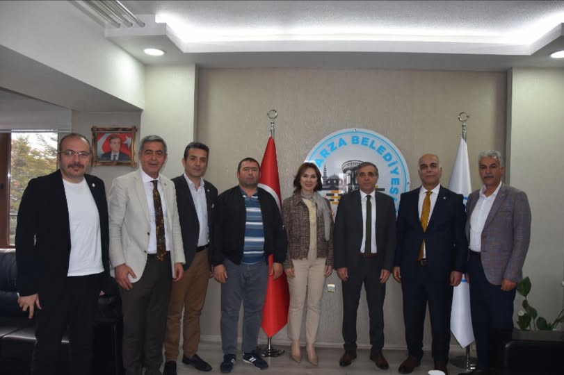 İYİ Parti Delegeleri, Tomarza Belediye Başkanı'nı Ziyaret Etti