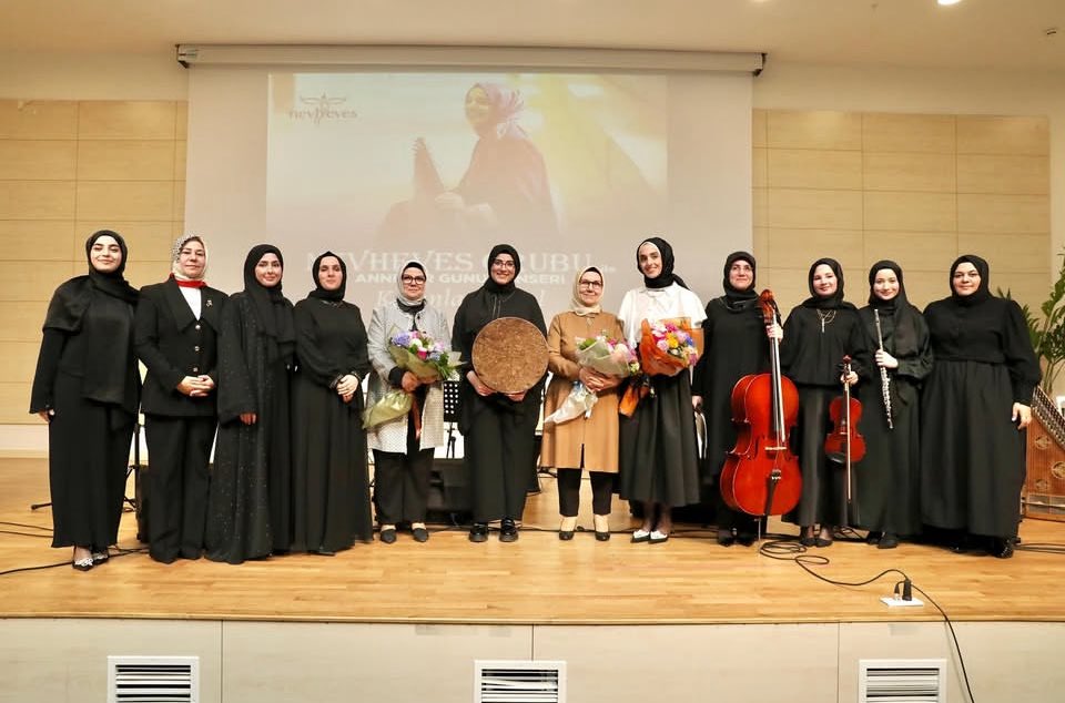 Ak Parti Kayseri Millet Vekili Ayşe Böhürler'in Ev sahipliğinde Nevheves Grubu İstanbul'dan Konser Verdi