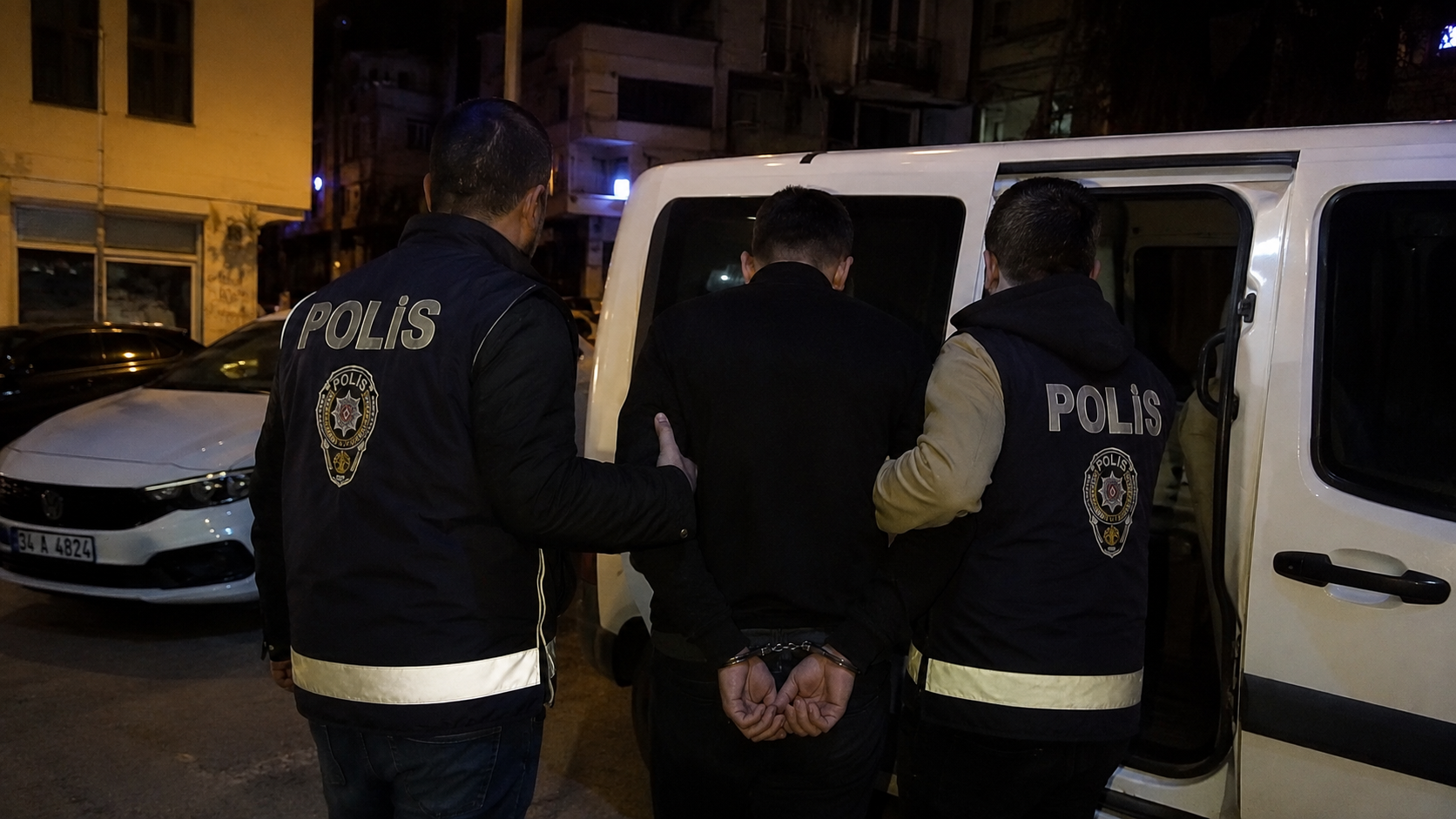 Firari Hükümlü Yakalanacağını Anlayınca Kaçmaya Çalıştı, Yaralı Olarak Yakalandı